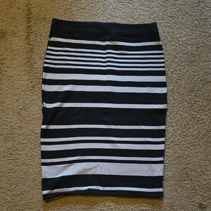 Old Navy Black and Grey Pencil Skirt